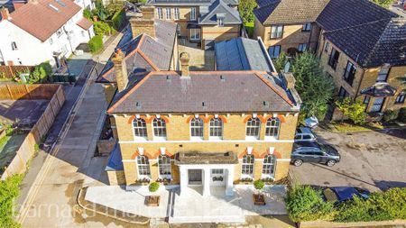 Staines Road East - Photo 5