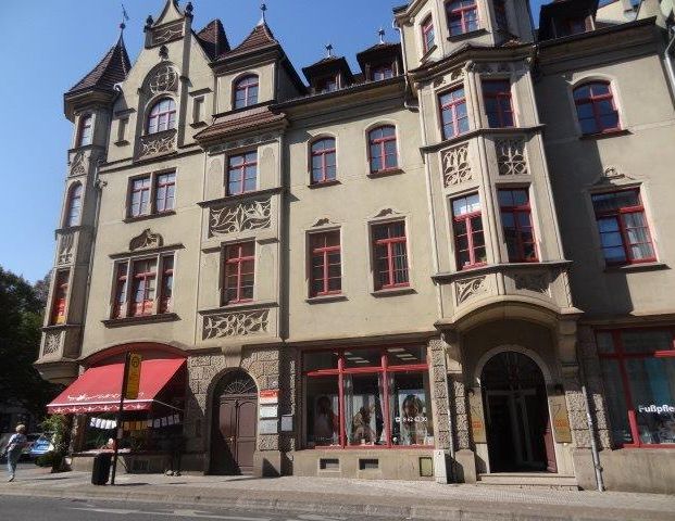 Plauen: 2-Zimmer-DG-Wohnung mit Wannenbad und Laminat, ab November frei - Photo 1