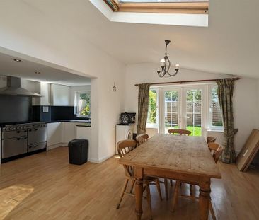 5 bedroom end of terrace house to rent - Photo 2