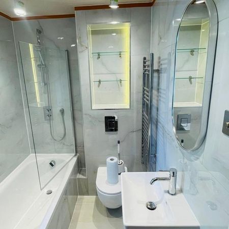 1 bedroom in a house share to rent - Photo 3