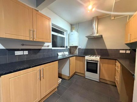 3 bedroom semi-detached house to rent - Photo 5