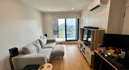 Modern Two Bedroom Apartment - Photo 2