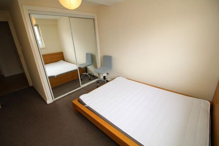 3 bedroom flat to rent - Photo 2