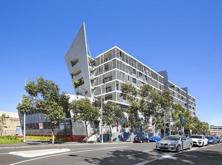 Light Filled One Bedroom + Study Apartment With Parking! - Photo 4