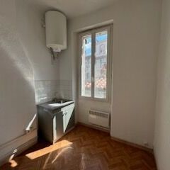 Appartement 1 pièces 32m2 MARSEILLE 1ER 475 euros - Photo 4