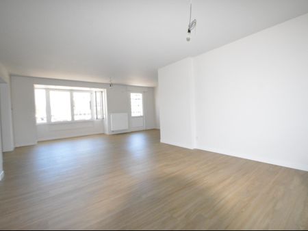 Ruim appartement in het centrum van Harelbeke - Photo 2