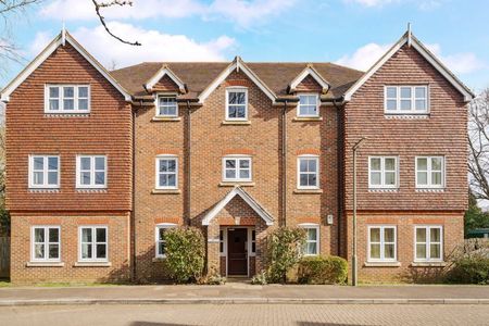 Reris Grange Close, Milford, Godalming, Surrey, GU8 - Photo 4