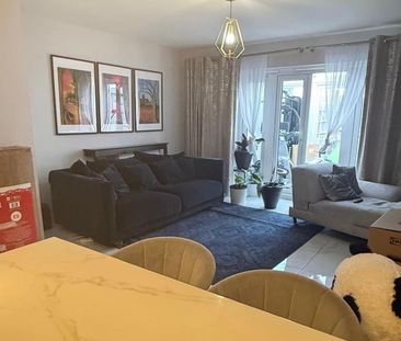 3 Bedroom House - Mid Terrace To Let - Photo 3