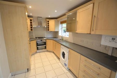3 Bedroom Mews To Let - Photo 5