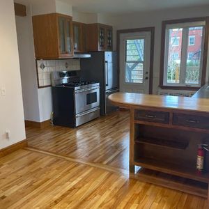 Grand 7 ½ sur deux étages à Ahuntsic – Garage + 4 stationnements - Photo 2