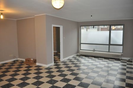 VOLLEDIG GERENOVEERDE WONING MET 4 SLPK'S AAN STADSRAND - Photo 3