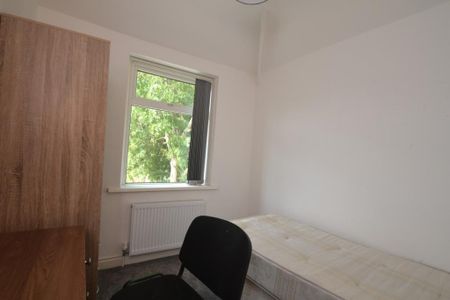 4 bedroom detached house to rent - Photo 2