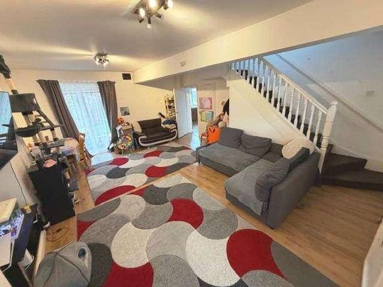 Dagenham Avenue, Dagenham, RM9 - Photo 1