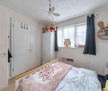 Sigrist Square, Kingston Upon Thames, KT2 - Photo 1