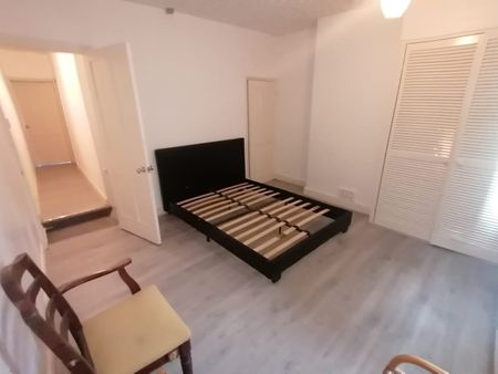 2 Bed Terraced House, Marshall Street, LE3 - Photo 3