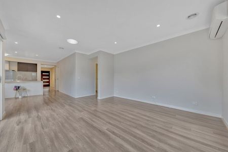 Impressive family home! - Photo 2