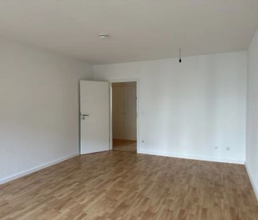 Sonnige Balkonwohnung in zentraler Wohnlage ***frisch renoviert***n... - Foto 5