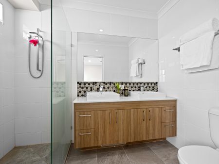 14 Bearsden Street, Spring Mountain QLD 4300 - House For Rent | Domain - Photo 4