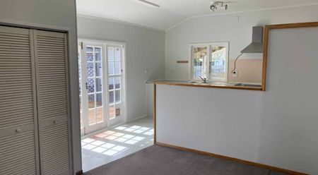 3 Bedroom home with sunroom in Boulcott - Photo 2