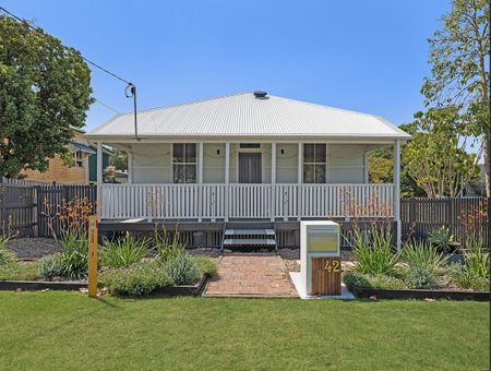 42 Thompson Street, Silkstone QLD 4304 - House For Rent | Domain - Photo 2