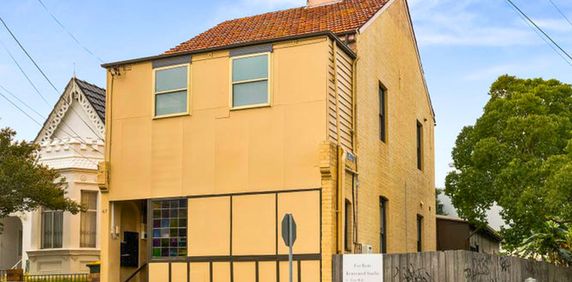 Fully furnished studio in a quiet, convenient Petersham location - Photo 2