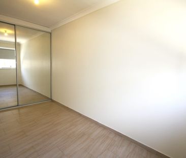 MODERN SPACIOUS CONVENIENT LOCATION - Photo 4
