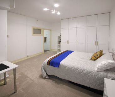 RENOVATED 1 BEDROOM ART DECO - Photo 1