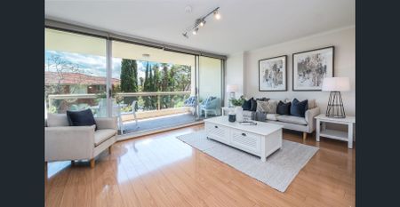 IDYLLIC ADDRESS WITH COMPLETE CONVENIENCE - Photo 2