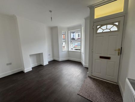 3 bedroom terraced house to rent - Photo 2