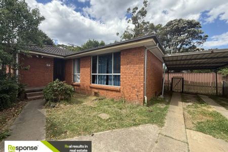 “Family Comfort Meets Convenience in Quakers Hill!” - Photo 2