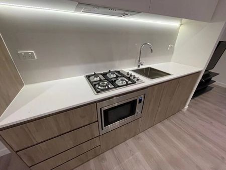 Immaculate executive apartment | Designer finishes in superb lifestyle precinct - Photo 3