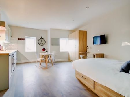 1 Bedroom 1 Bathroom - Photo 2