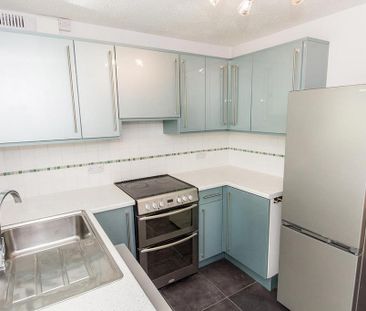 2 bedroom semi-detached bungalow to rent - Photo 5