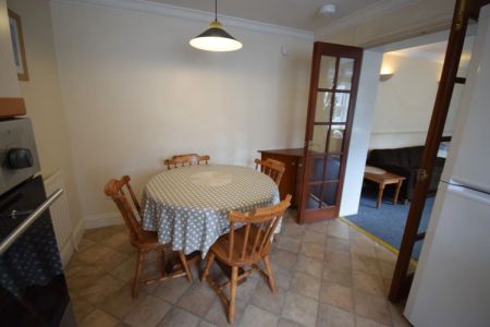 To Rent Queens Road, Westbourne, Bournemouth, BH2 £1,190 pcm Tenancy Info - Photo 2