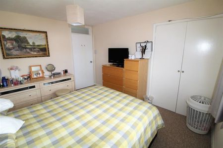 3 bedroom House To Let - Photo 3