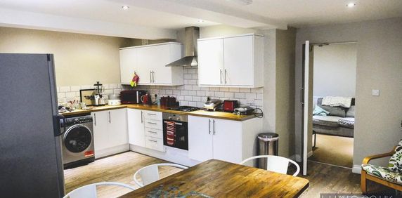 5 bedroom apartment to rent - Photo 2