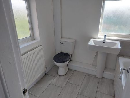 4 Bed Semi-Detached House, Lynwood Gardens, L9 - Photo 5