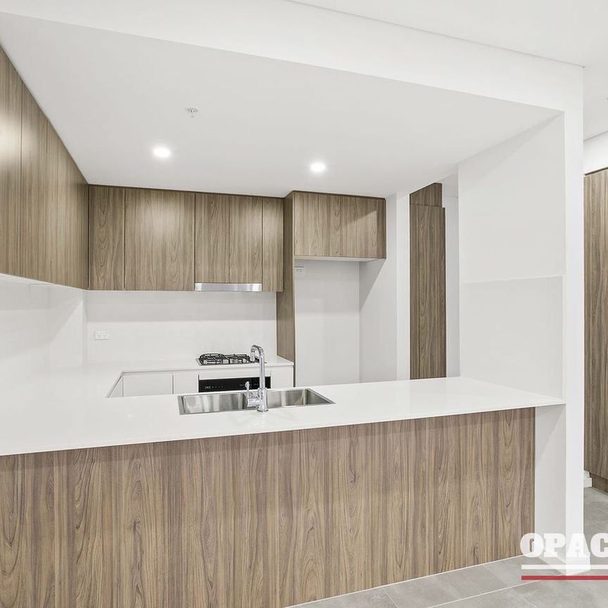 LUXURY FULL BRICK APARTMENT OPPOSITE PEAKHURST PARK - Photo 1