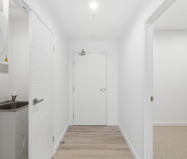 Modern Two-Bedroom Apartment Close to Transport & Waterfront - Photo 6