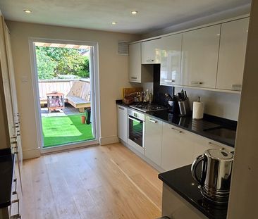 2 Bed Flat, Elms Crescent, SW4 - Photo 3