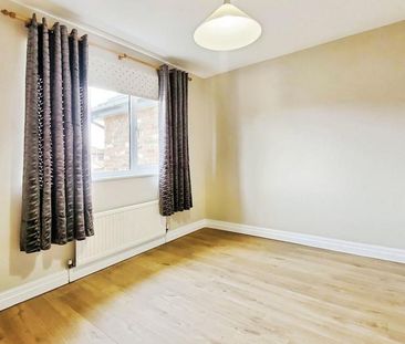 4 bedroom semi-detached house to rent - Photo 4