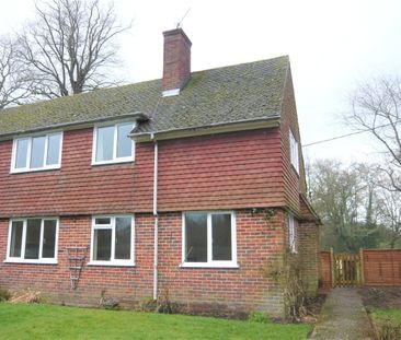 3 bedroom semi detached cottage in a semi rural position with good ... - Photo 3