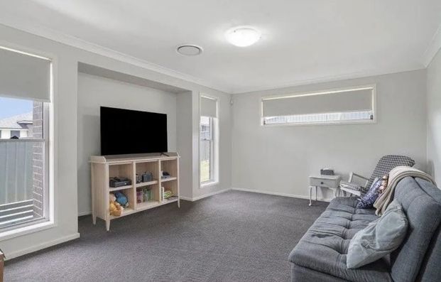 Four Bedroom House with Ducted AC! - Photo 1