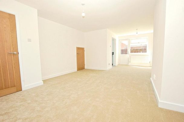 3 bedroom end of terrace house to rent - Photo 1