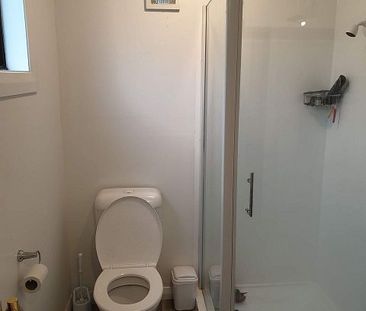 Bright & Spacious 1-Bedroom – Ideal for long Term - Photo 1