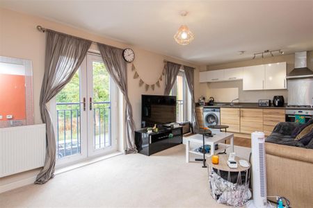 1 bed Flat To Let - Photo 2