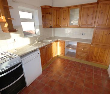 3 Bedroom Bungalow - Detached To Let - Photo 5