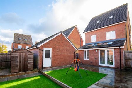 4 bedroom detached house to rent - Photo 2