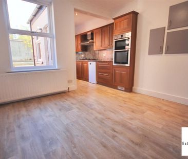 3 Bedroom House - Terraced To Let - Photo 1