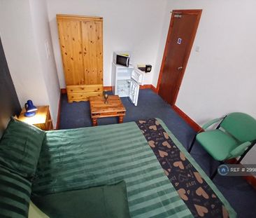 1 bedroom in a house share to rent - Photo 6